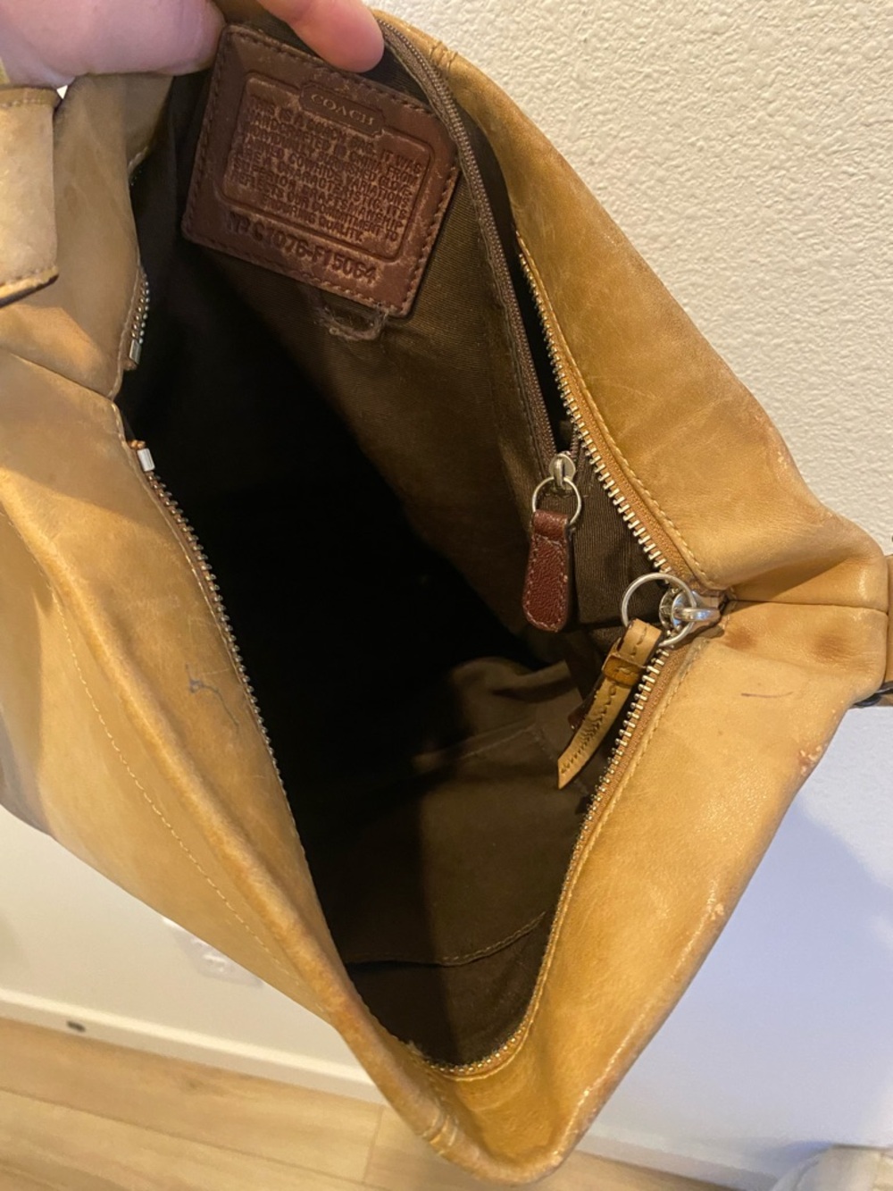 Coach Tan Leather Shoulder Bag *flawed for wear - Picture 12 of 12